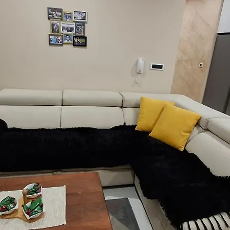 Laki-m Apartment