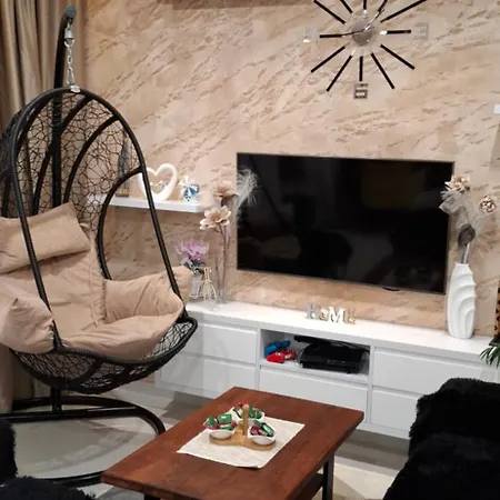 Laki-m Apartment